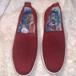 Born Red,slip on, cushioned, woven sneakers 6.5